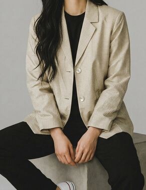 Focus 2000 black and olive green garment label